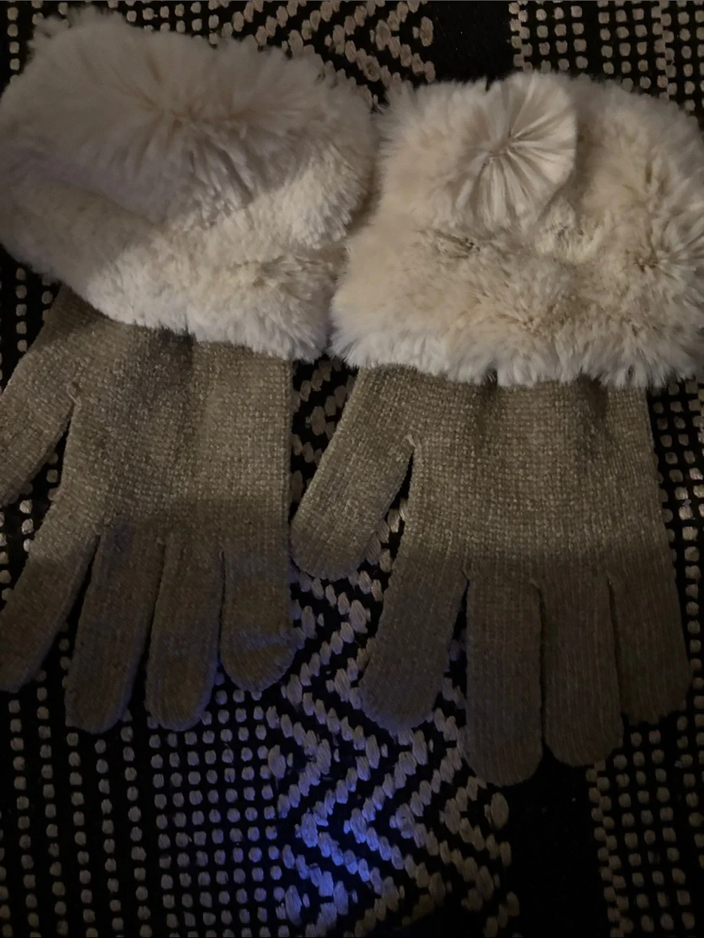 Plush Faux Fur Cuff Knit Gloves - Cream